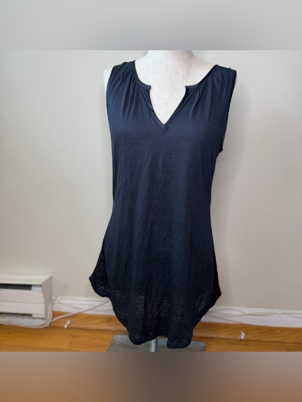 Banana Republic Modal Silk Sleeveless V-Neck Tank Black S EUC Minimalist Mod